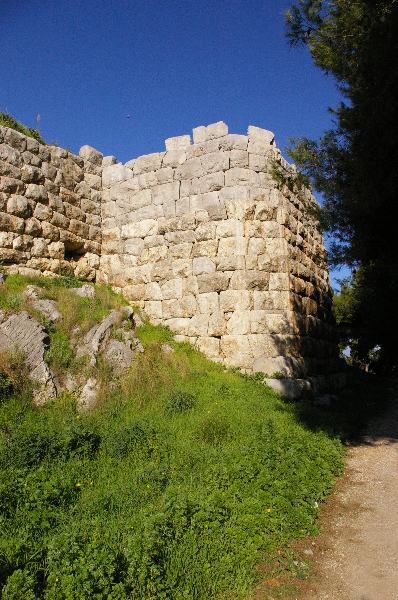 Fig. 5: Bastionen på Akropolens östra sida.