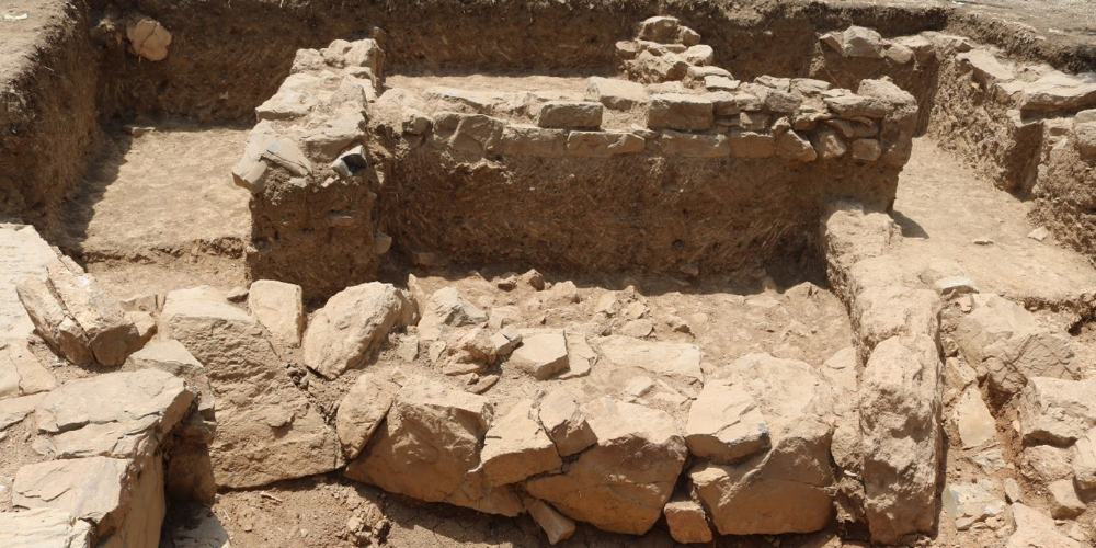 Fig. 1: Feature 3 (formed by lower walls) with the newly exposed Roman walls situated above it. Looking south.