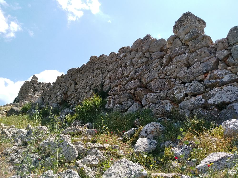 Fig. 3: Befästningsverken på Midea.