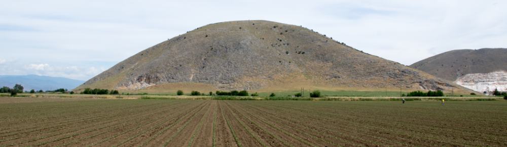 Fig. 2: The hill of Strongilovouni at Vlochos.